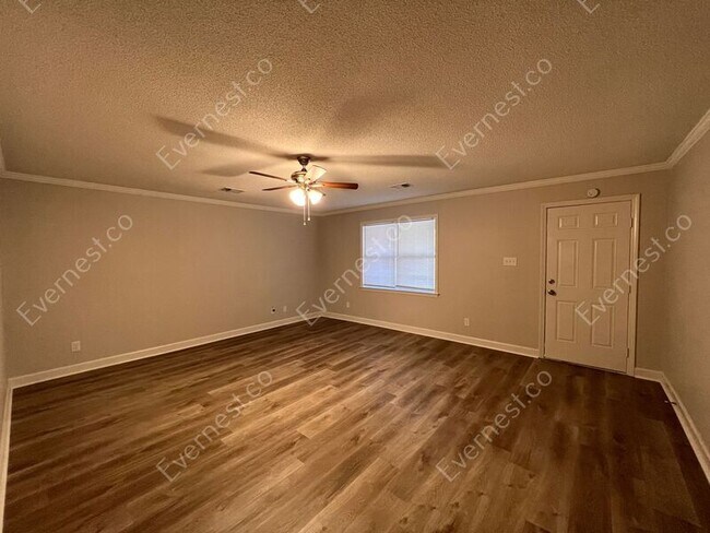 Building Photo - 1009 Willard Dr