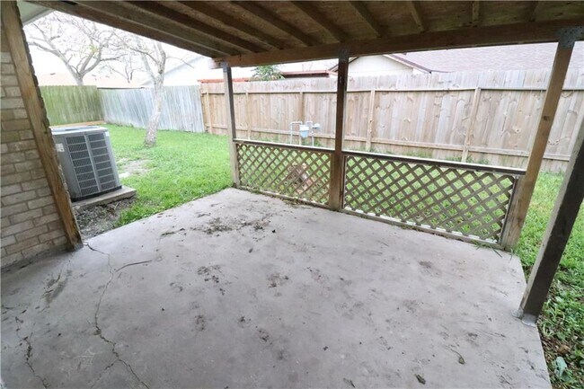 Building Photo - 5813 Crest Willow Dr