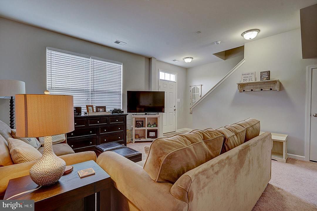 Building Photo - 476 N Palace Dr