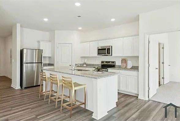 Building Photo - 4929 Mccoy Dr