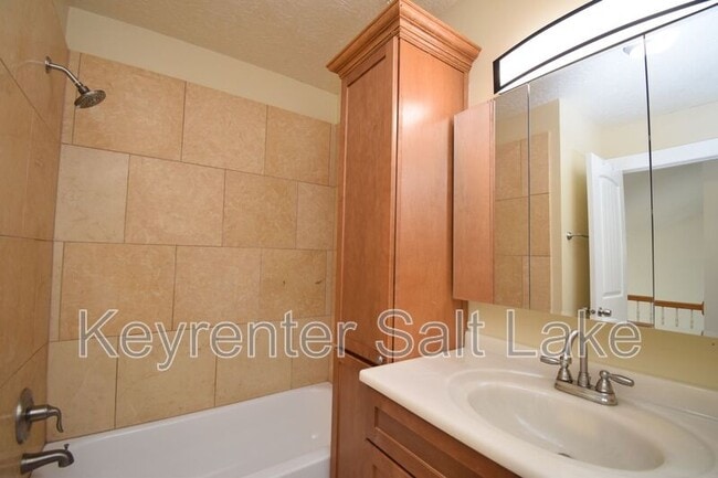 Building Photo - 6888 Hillside Village Cir