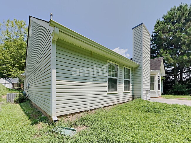 Building Photo - 2095 Mina Lane Dr