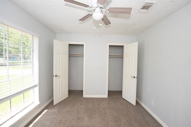 Building Photo - 2914 Tarpon Dr