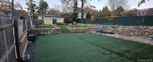 Building Photo - 338 Main St