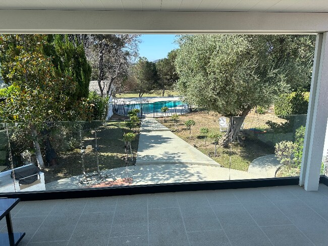 Building Photo - 18912 Pasadero Dr