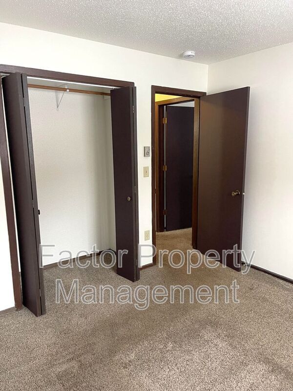 Building Photo - 418 Allan Ave