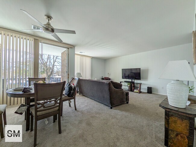 Building Photo - 10224 Prince Pl