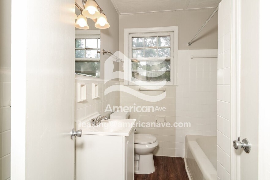 Building Photo - 3028 Dennis Dr