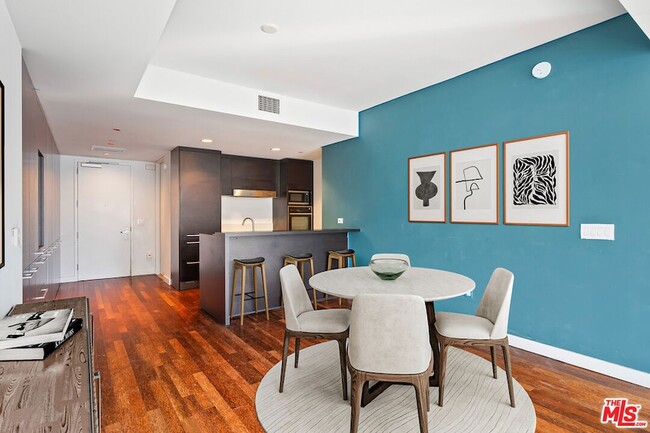 Building Photo - 6250 Hollywood Blvd