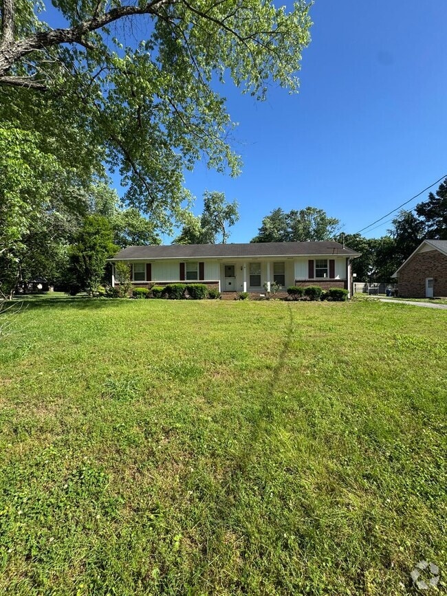 Building Photo - Stunning 3-Bedroom Home in an Amazing Fran...