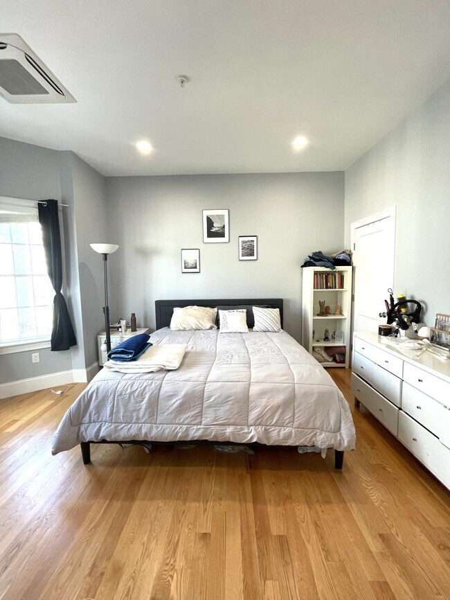 Building Photo - 2 bedroom in Boston MA 02127