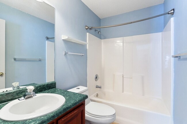 Building Photo - 2 Bedroom 2 Bathroom Gated Community