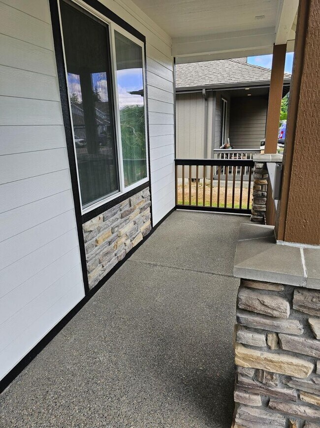 Building Photo - Spacious Tacoma Home with Gas Fireplace, 3-Car Garage & Covered Patio!