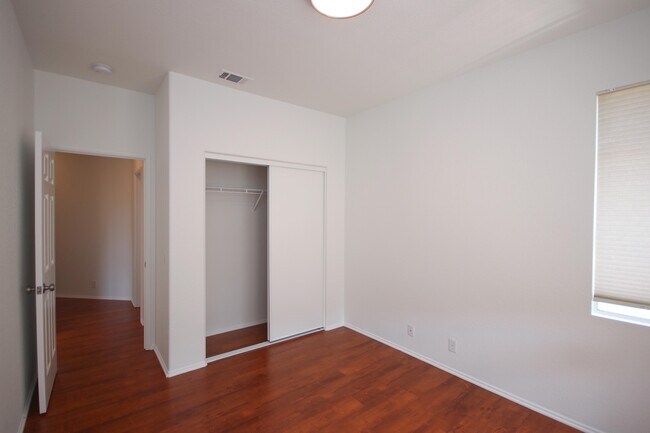 Building Photo - 1100 Rosewalk Way