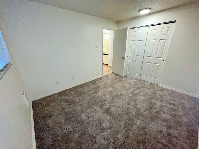 Building Photo - RENOVATED 2BD/1BA MILLWOOD APARTMENT | A/C | COVERED PARKING | PET FRIENDLY | AVAIL APRIL 15, 2026