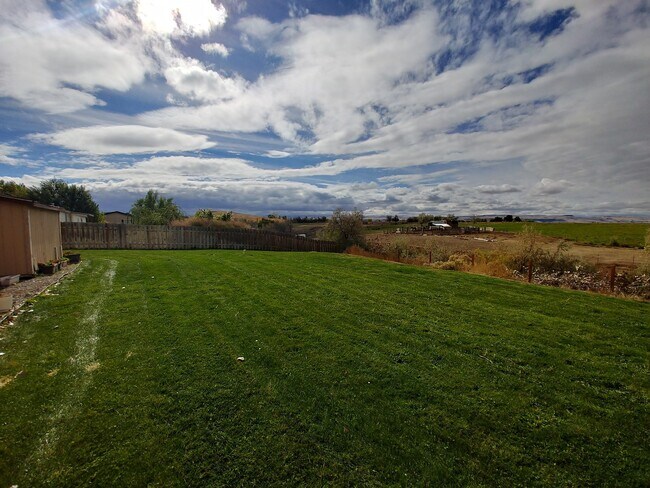 Building Photo - 3 Bd 2 Bath Home with Amazing Views in Marsing