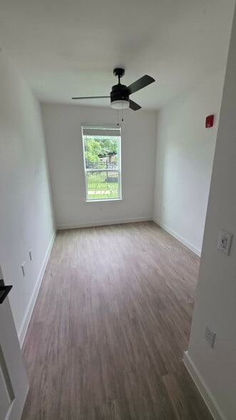 Building Photo - 1606 El Paso St