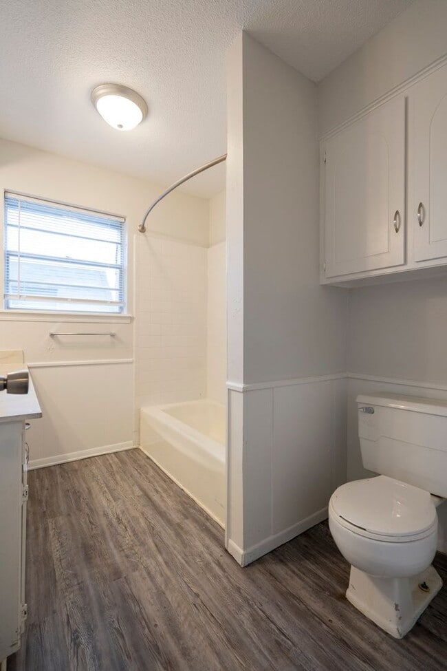 Building Photo - Spacious, Updated & Cute Home Near Lake Hefner in Close Proximity to Shopping & Dining