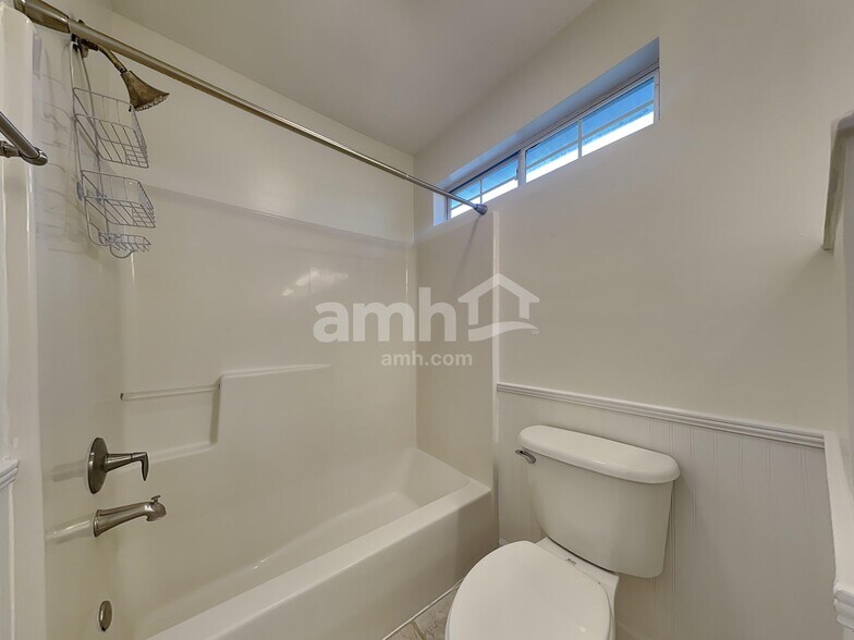 Building Photo - 344 Bristol Way