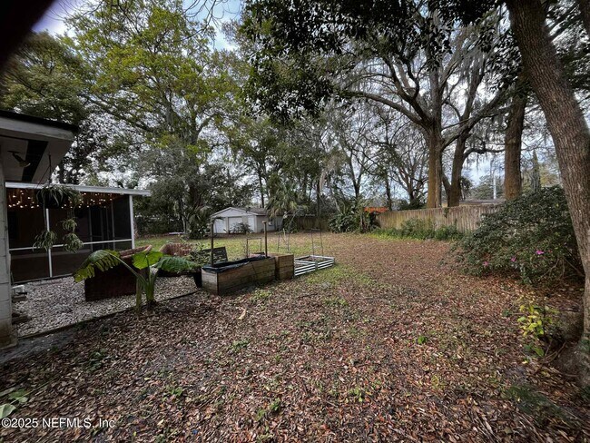 Building Photo - 5467 N River Rd