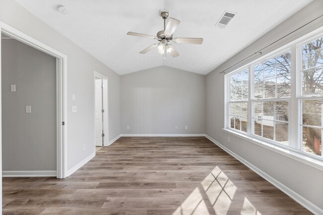 Building Photo - 2/2.5 Townhome in Great Flowery Branch loc...