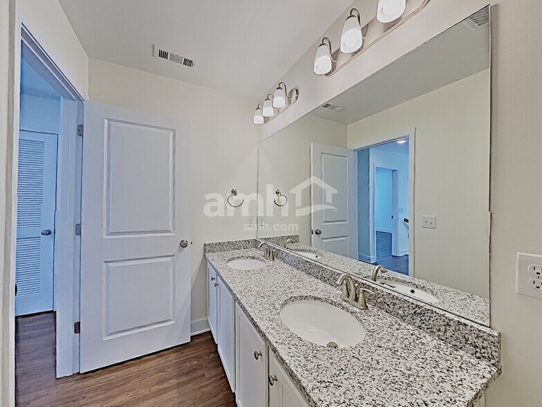 Building Photo - 4948 Chutney Dr