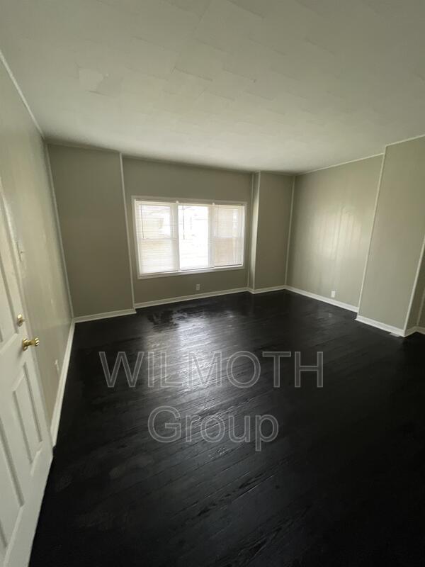 Building Photo - 210 Whitlock Ave
