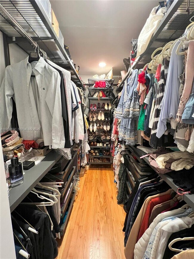 Building Photo - 5450 Sunset Dr