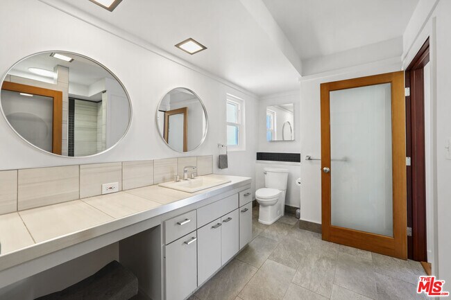 Building Photo - 2672 Veteran Ave