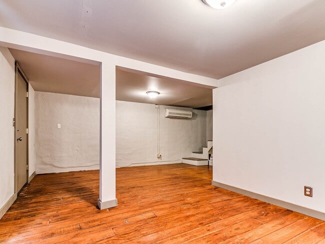 Building Photo - Unique with a Artsy Flare    1Bed + Flex Room /1.5 Bath in Edgemere Park
