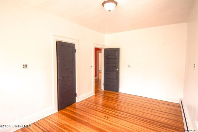 Building Photo - 558 Myrtle Ave