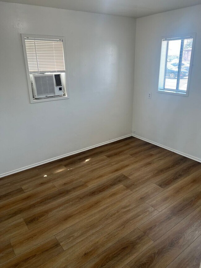 Building Photo - Concert Duplex