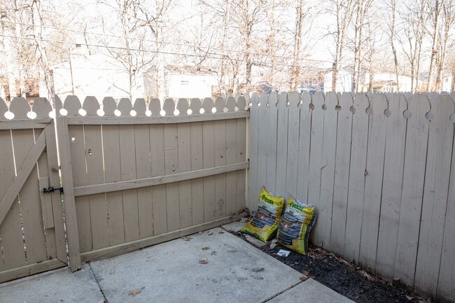 Building Photo - 7778 Deercrest Ct