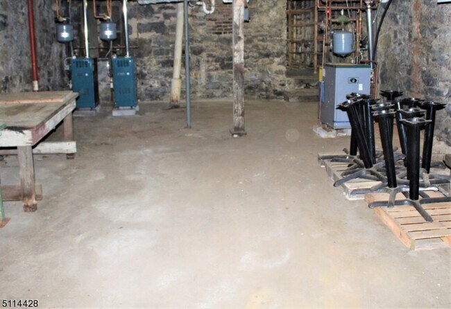 Building Photo - 396 S Main St