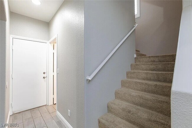 Building Photo - 9909 Calabasas Ave