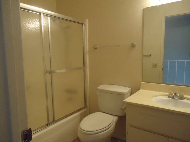 Building Photo - Updated 2BR/1BA 2 Story Townhome in Park Like setting in Santee
