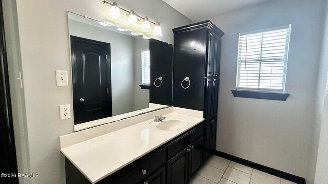 Building Photo - 18012 Woodhaven Dr