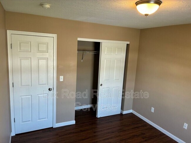 Building Photo - 461 Draft Ct