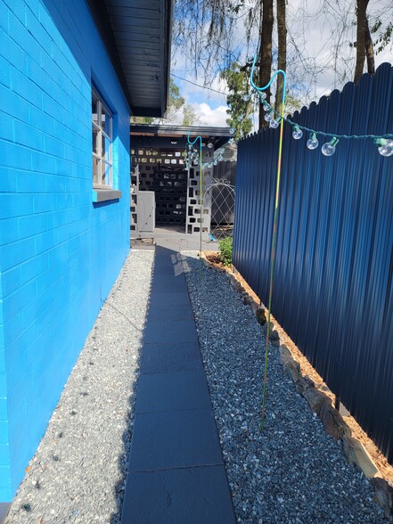 Building Photo - 5321 NE 29th St