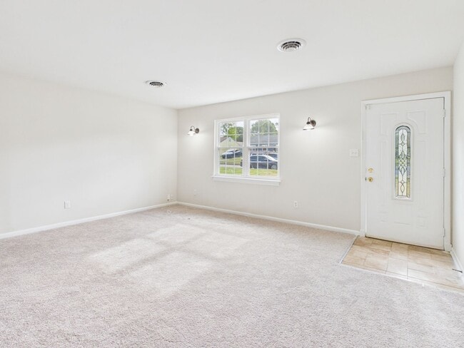 Building Photo - 2336 Sara Ln