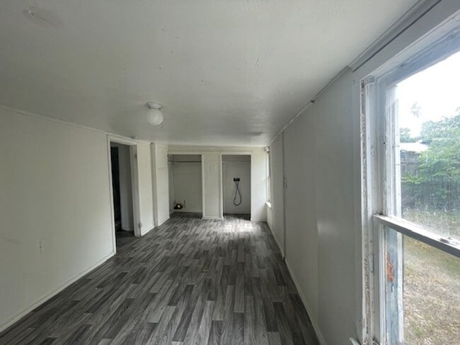 Building Photo - 2-Bedroom Home-$199 move-in covers rent