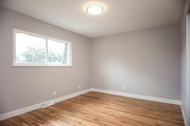 Building Photo - 2809 Stanford Rd