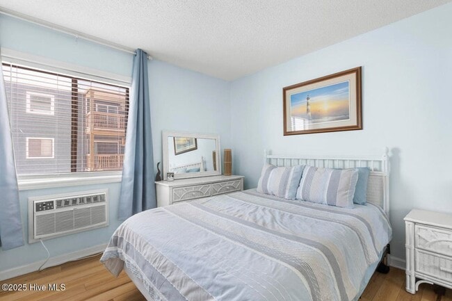 Building Photo - Fully Furnished Condo Available Short Term