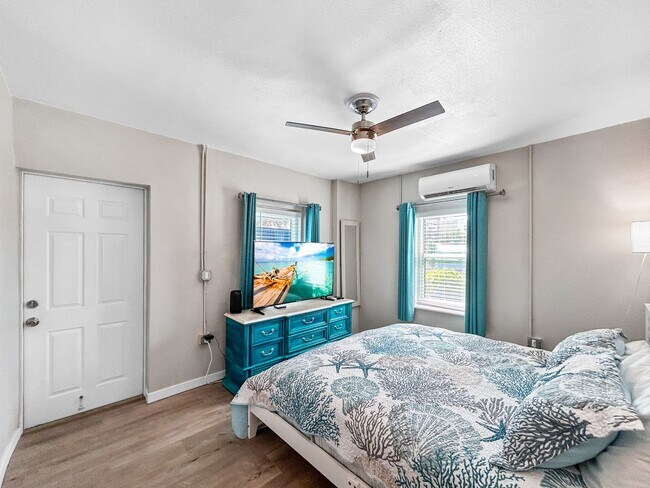 Building Photo - 14135 Palm St