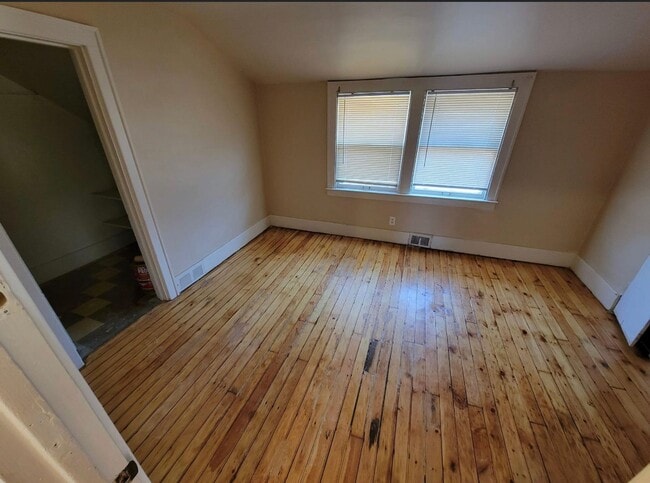 Building Photo - Beautiful 3 bedroom! Section 8 Ready!