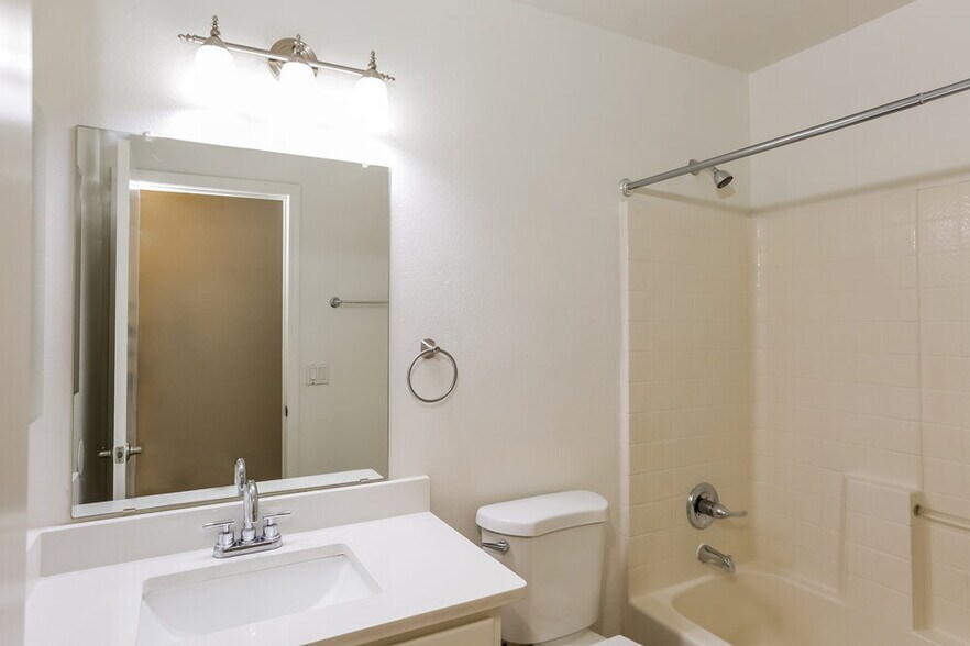 Building Photo - 8256 N 112th Ave