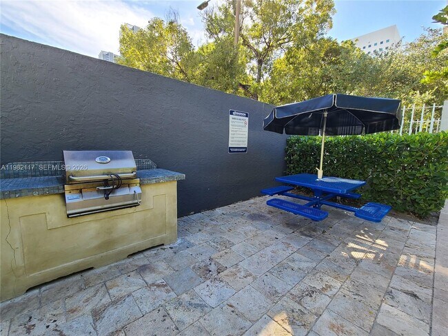 Building Photo - 850 N Miami Ave