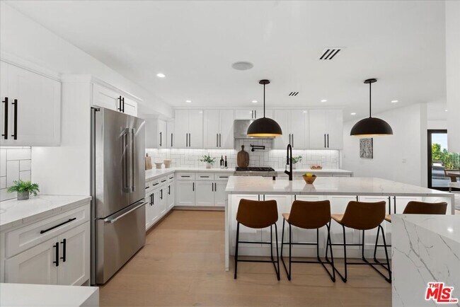 Building Photo - 15655 Castlewoods Dr