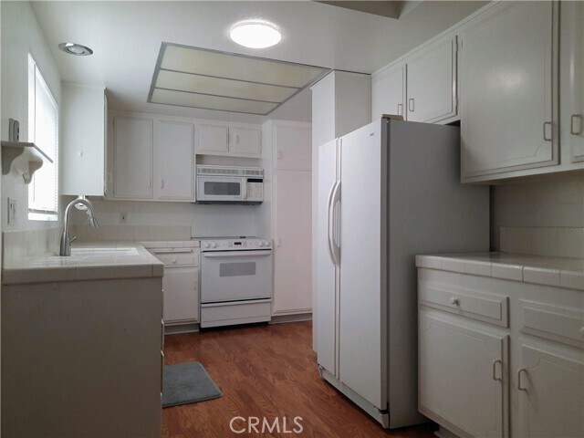Building Photo - 2403 Via Mariposa W
