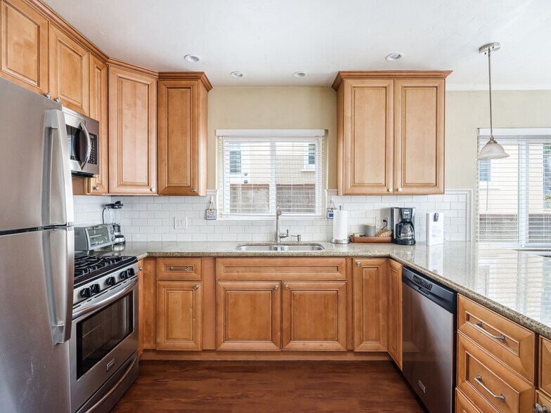 Building Photo - 831 Isthmus Ct